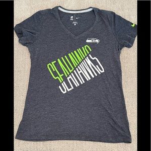 Seattle‎ Seahawks V-neck Tee L